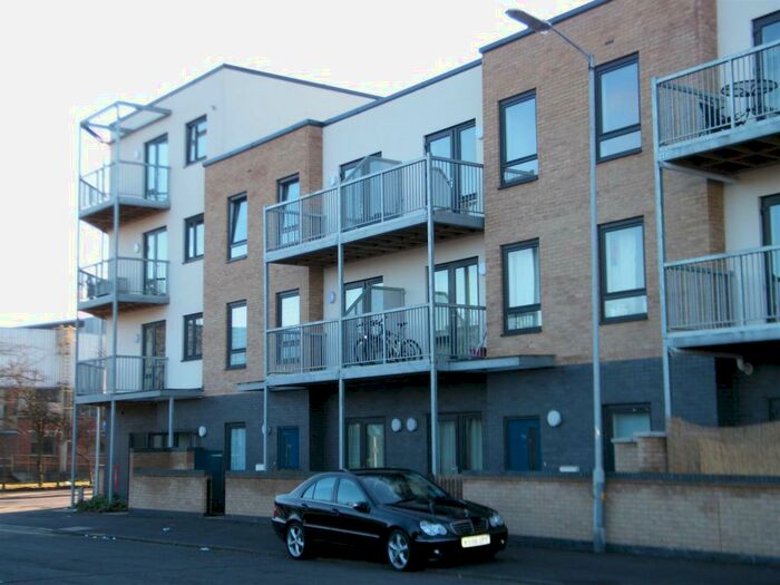 2 Bedroom Flat To Rent In Arisdale Avenue, South Ockendon, RM15