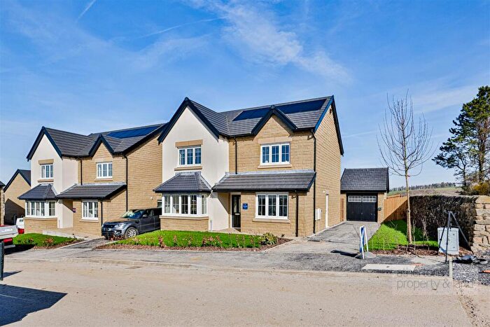 4 Bedroom Detached House For Sale In Meadow View Close, Worsthorne, Burnley, BB10