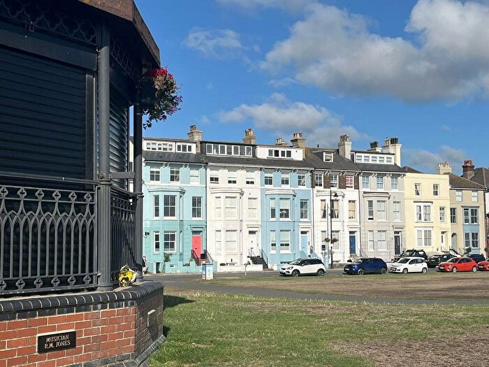 1 Bedroom Flat For Sale In Walmer Seafront, CT14