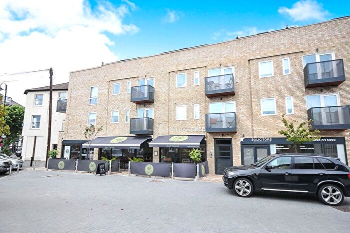 3 Bedroom Flat To Rent In Station Road, London, SE25