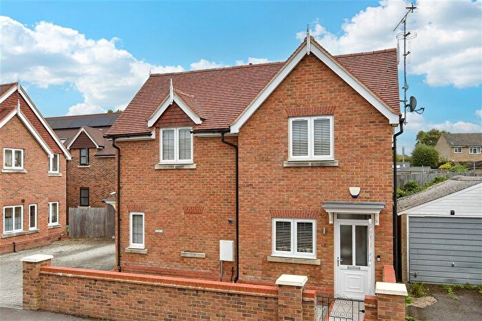 1 Bedroom Maisonette For Sale In Norwood Road, Effingham, Surrey, KT24