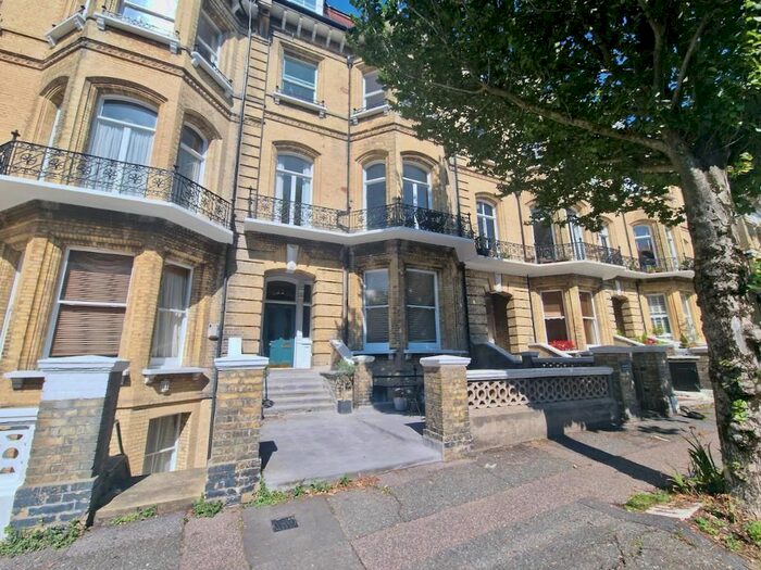 2 Bedroom Flat To Rent In First Avenue, Hove, BN3