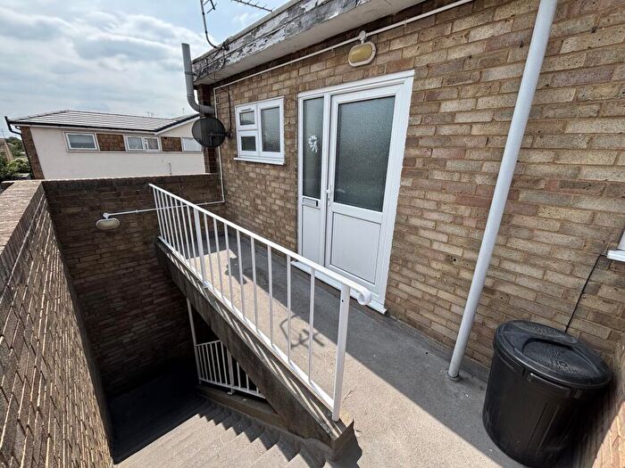 2 Bedroom Flat To Rent In West Road, Shoeburyness, Southend-on-sea, SS3