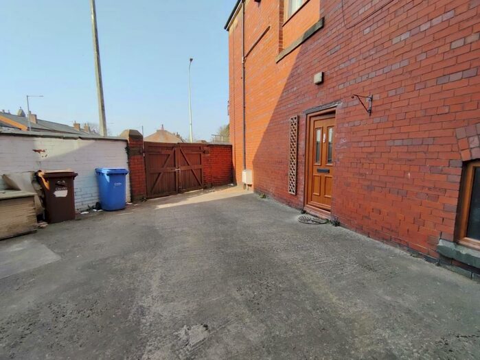 2 Bedroom Flat To Rent In Eaves Lane, Chorley, PR6