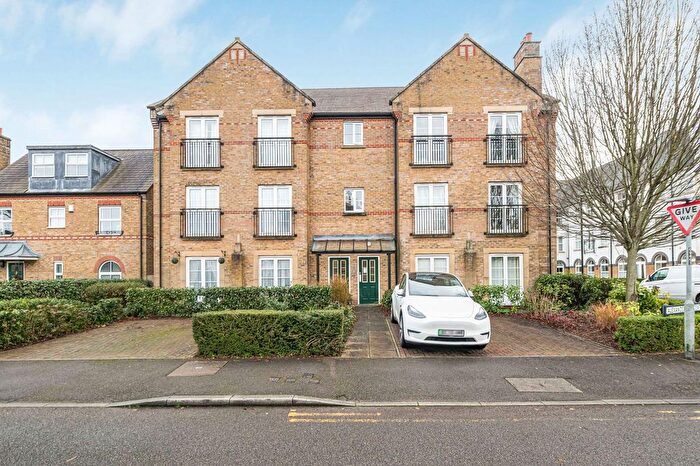 2 Bedroom Flat For Sale In Alexander Crescent, Caterham, CR3