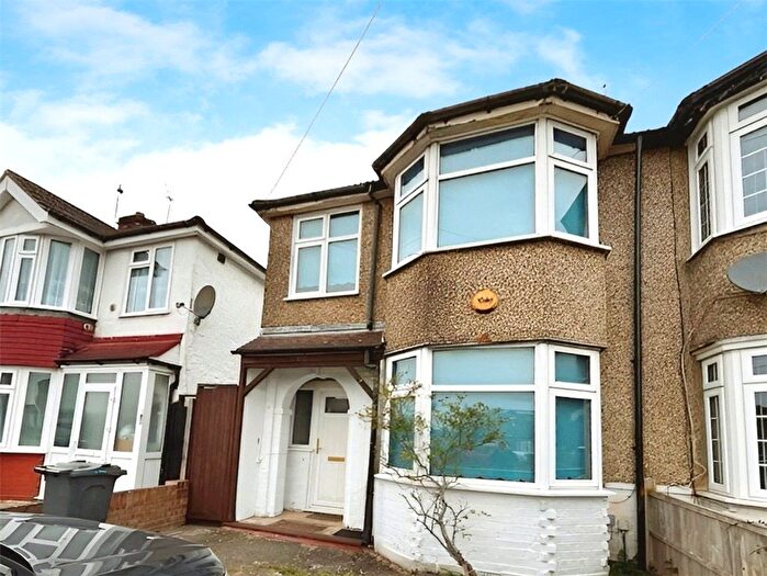 3 Bedroom Semi-Detached House To Rent In Hatton Road, Feltham, TW14
