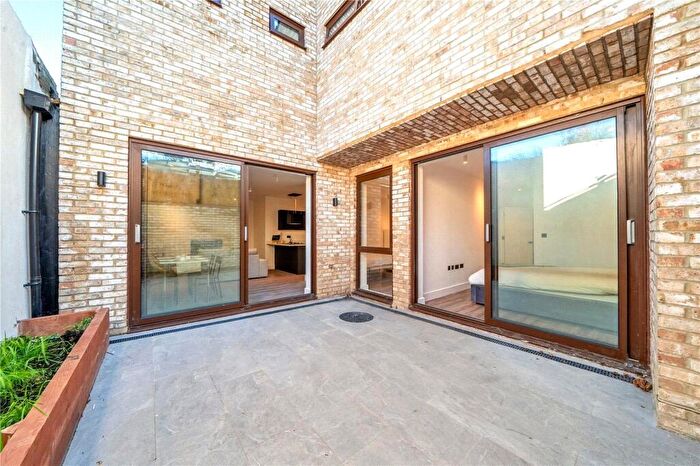 2 Bedroom Apartment For Sale In Michigan Avenue, London, E12