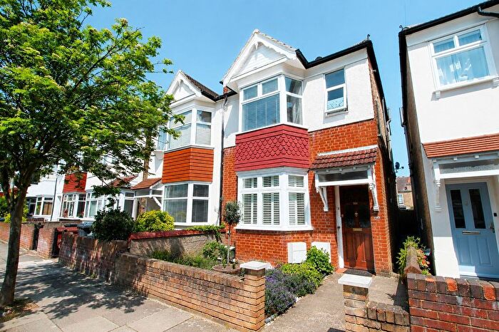 2 Bedroom Flat For Sale In Sydney Road, Northfields, Ealing, W13