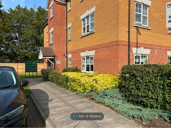 2 Bedroom Flat To Rent In Heathside Close, Ilford, IG2