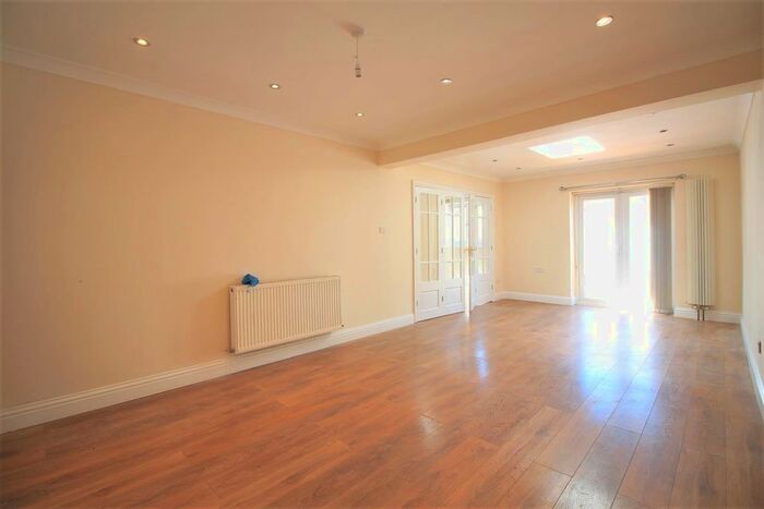 4 Bedroom Semi-Detached House To Rent In St. Heliers Avenue, Hounslow, TW3