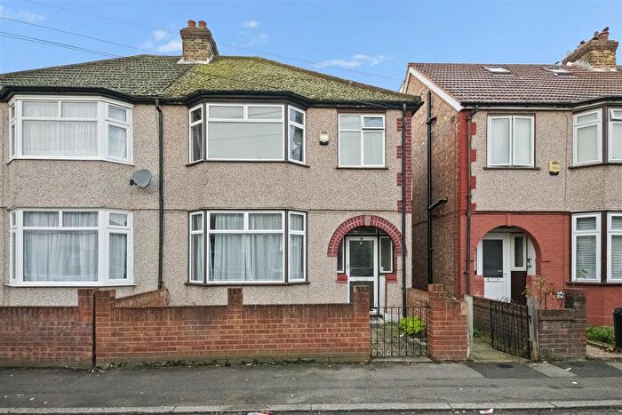 3 Bedroom Semi Detached House For Sale In Tudor Road, Hayes, UB3