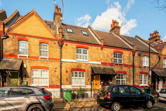 3 Bedroom Flat To Rent In Date Street, Elephant And Castle, London, SE17