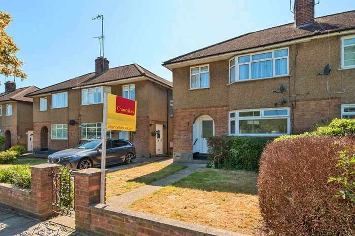 2 Bedroom Apartment To Rent In Connaught Road, Barnet, EN5