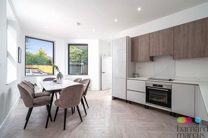 3 Bedroom Town House For Sale In Powys Mews, Palmers Green, London, N13