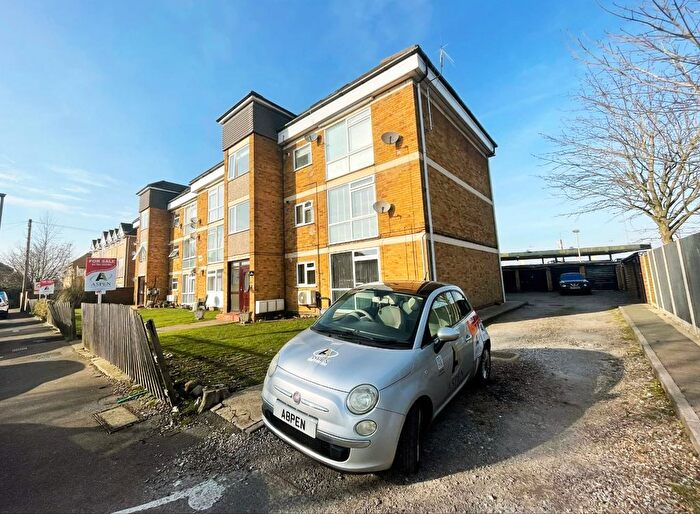 1 Bedroom Flat For Sale In Edward Way, Ashford, TW15