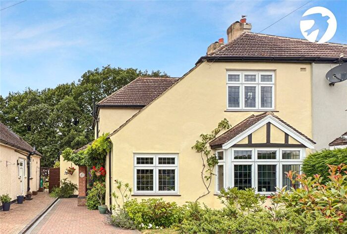 4 Bedroom Semi-Detached House For Sale In Heathwood Gardens, Swanley, Kent, BR8