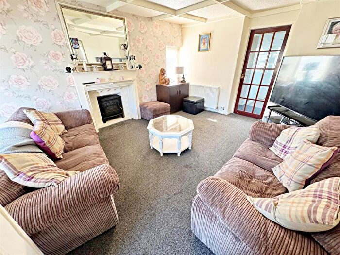 2 Bedroom Chalet For Sale In Humberston Fitties, Humberston, Grimsby, N.E. Lincs, DN36