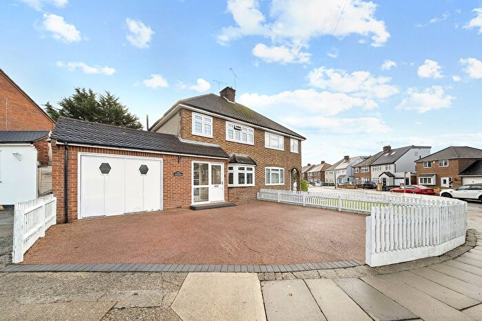 3 Bedroom Semi Detached House For Sale In Thistledene Avenue, Romford, RM5