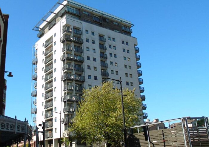 3 Bedroom Apartment To Rent In The Aspect, Queen Street, Cardiff, CF10