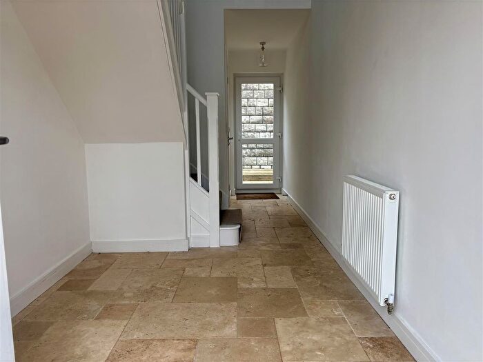 2 Bedroom Detached House To Rent In Dukes Way, Axminster, EX13