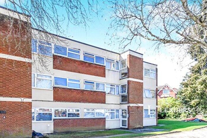 2 Bedroom Flat For Sale In Linden Road, Bedford, Bedfordshire, MK40