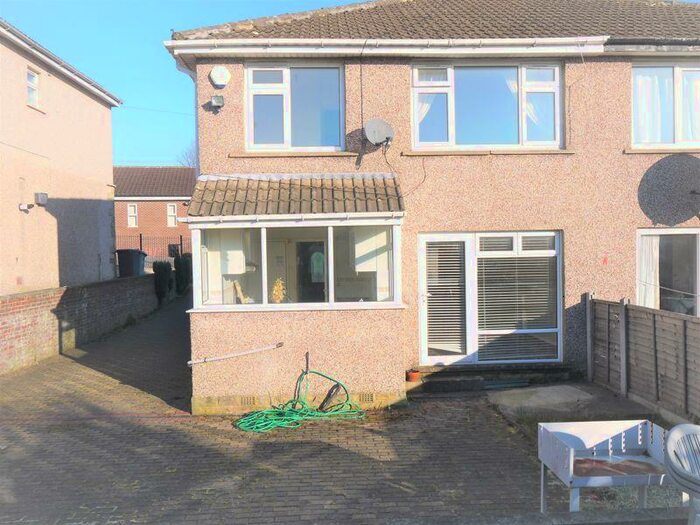 3 Bedroom Semi-Detached House To Rent In Thornton Old Road, Fairweather Green, Bradford, BD8