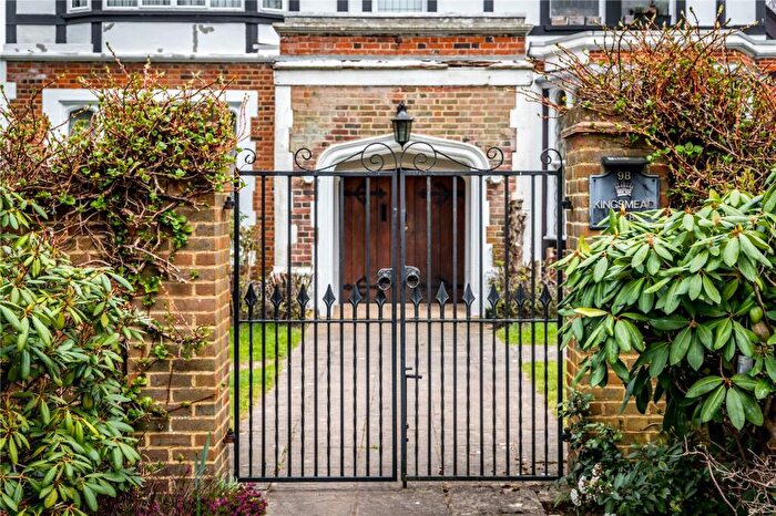 1 Bedroom Maisonette For Sale In Foley Road, Claygate, Esher, Surrey, KT10