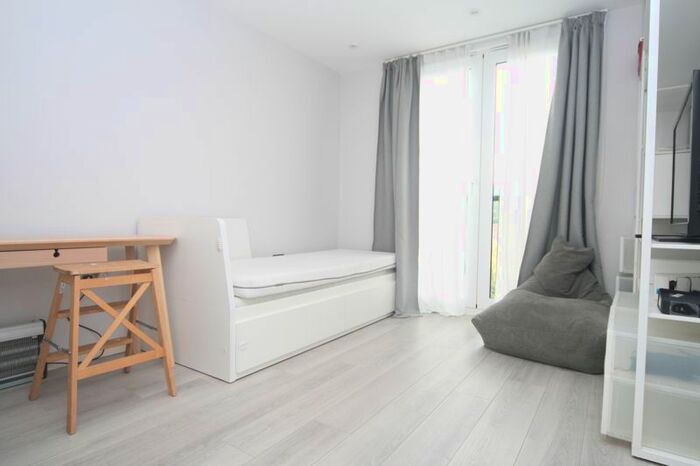 1 Bedroom Flat To Rent In Roxborough Avenue, Harrow-On-The-Hill, Harrow, HA1