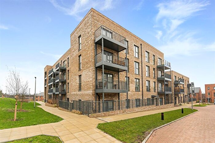 2 Bedroom Flat For Sale In Luctons Close, Loughton, IG10