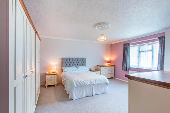 3 Bedroom Bungalow For Sale In Elland Road, Churwell, Morley, Leeds, LS27