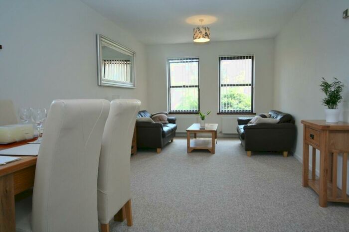 1 Bedroom Apartment To Rent In Chariotts Place, William Street, Windsor, SL4