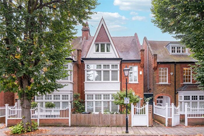 4 Bedroom Semi-Detached House To Rent In Abinger Road, Chiswick, London, W4