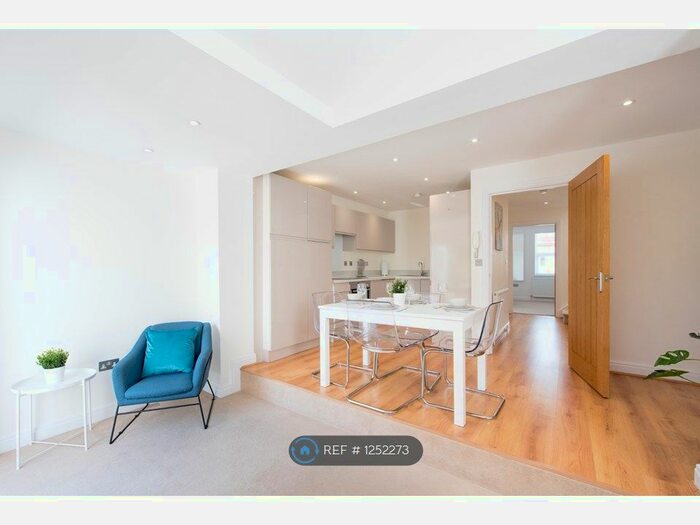 2 Bedroom Flat To Rent In Victoria Road, Romford RM1