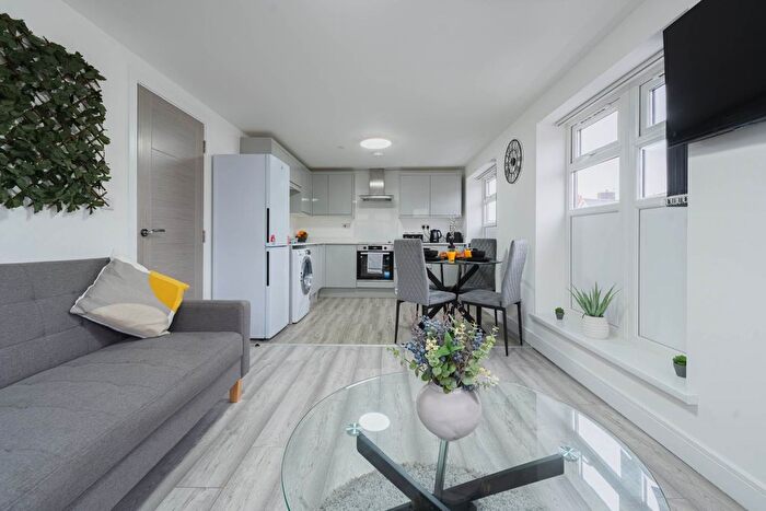 2 Bedroom Flat To Rent In Broadway, Cardiff, CF24