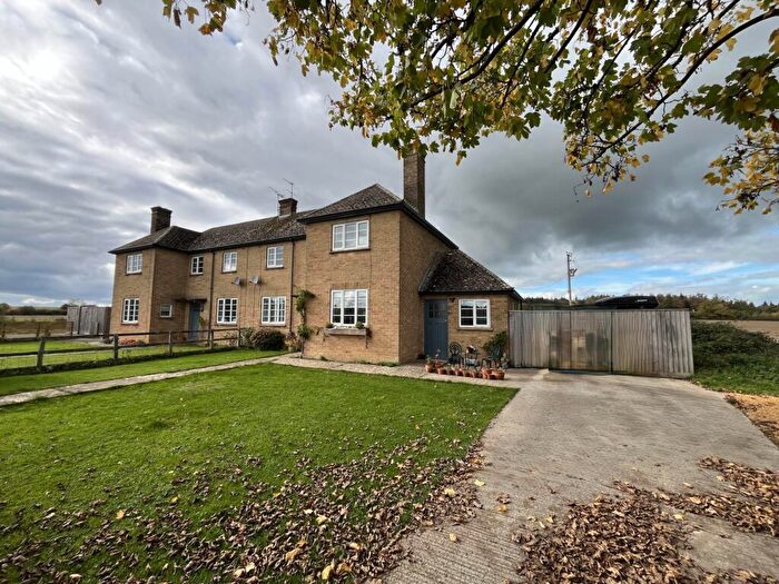 3 Bedroom Semi-Detached House To Rent In Bruern, OX7