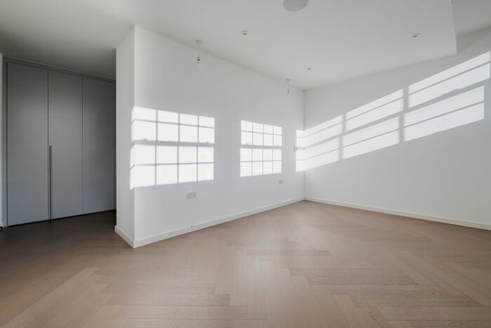 3 Bedroom Flat To Rent In Webber Street, Borough, SE1