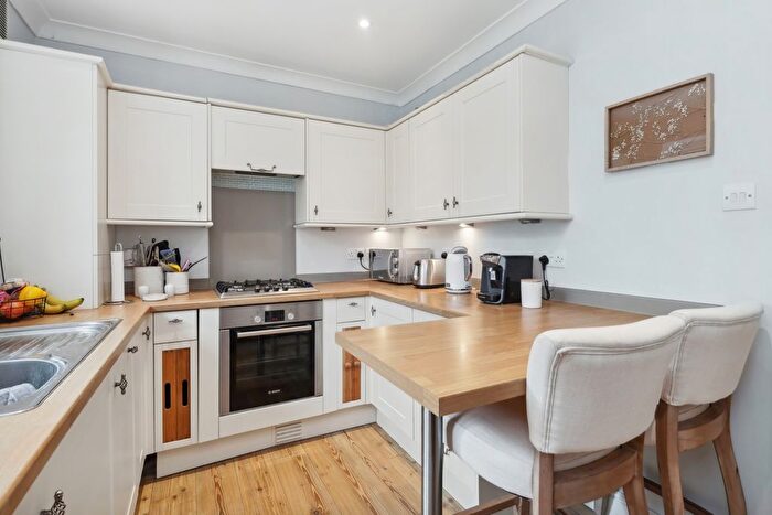 2 Bedroom Flat To Rent In Arlington Lodge Monument Hill, Weybridge, Surrey, KT13