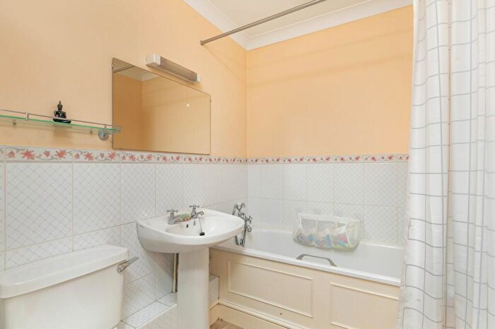 3 Bedroom Terraced House For Sale In Parchment Street, Winchester, SO23