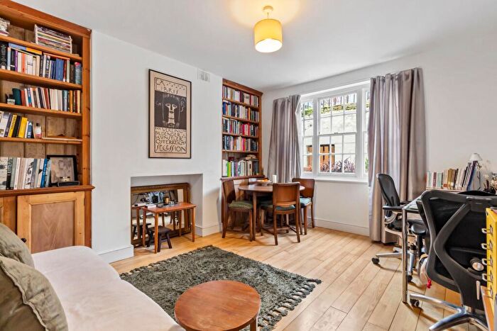 1 Bedroom Apartment For Sale In Gloucester Crescent, London, NW1