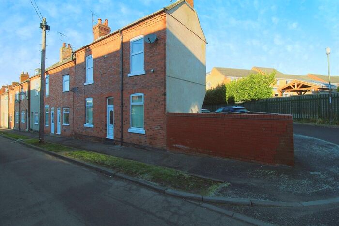 3 Bedroom End Of Terrace House To Rent In Spencer Street, Bolsover, Chesterfield, S44