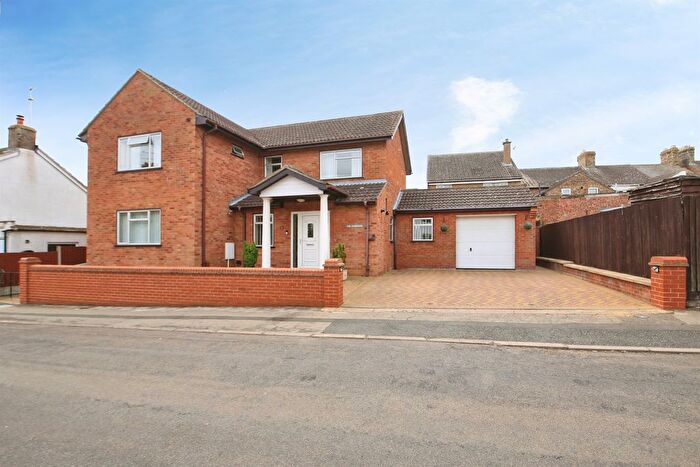 3 Bedroom Detached House For Sale In Middle Street, Farcet, Peterborough, PE7
