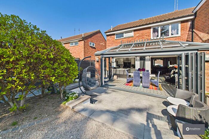 3 Bedroom Semi-Detached House For Sale In Valley Road, Brackley, NN13