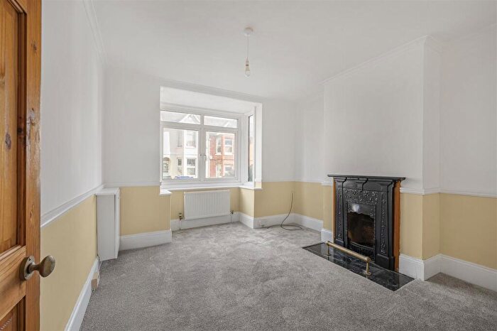 1 Bedroom Flat For Sale In Newfield Lane, Newhaven, BN9
