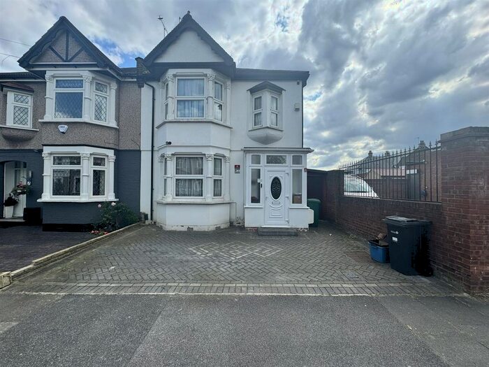 3 Bedroom Semi-Detached House To Rent In Bute Road, Ilford, IG6