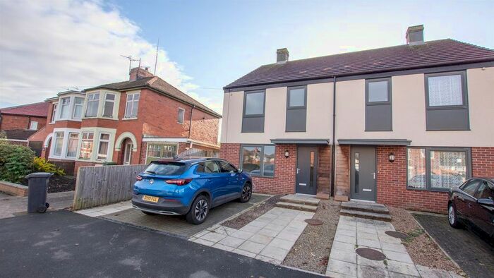 3 Bedroom Semi-Detached House To Rent In Burnholme Avenue, Heworth, York, YO31