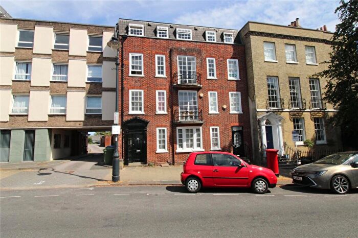 2 Bedroom Apartment For Sale In High Street, Fareham, Hampshire, PO16