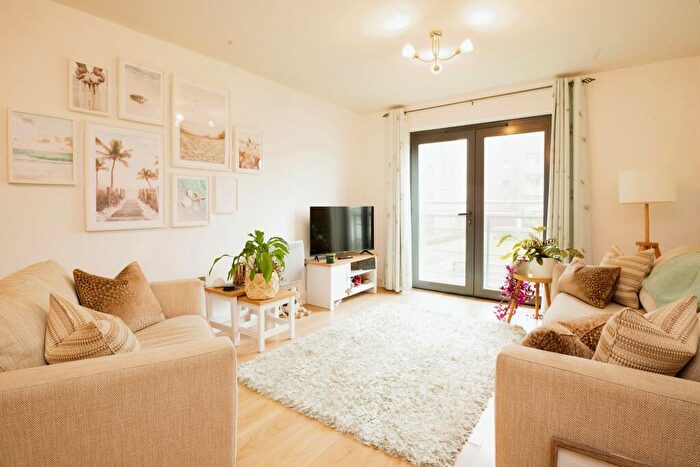 1 Bedroom Flat To Rent In Galleon Way, Caerdydd, CF10
