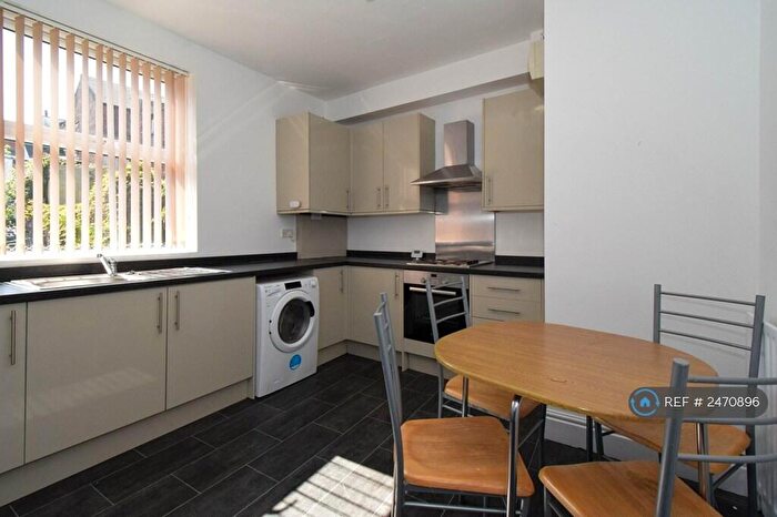 2 Bedroom Flat To Rent In Chesterfield Road, Sheffield, S8