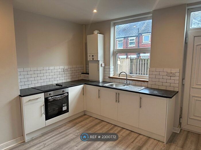 4 Bedroom Terraced House To Rent In Longroyd Grove, Leeds, LS11