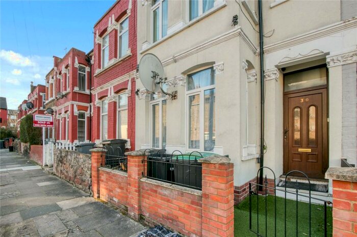 3 Bedroom Apartment To Rent In Howard Road, London, N15